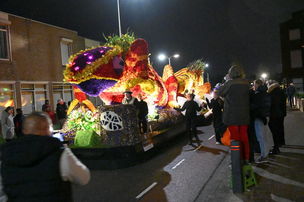 ../Images/Verlicht bloemencorso 2024 126.jpg